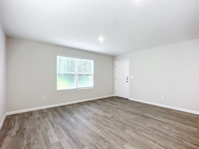 More Photos Of 6421 Breezy Oaks Way, Jacksonville Apartments For Sale