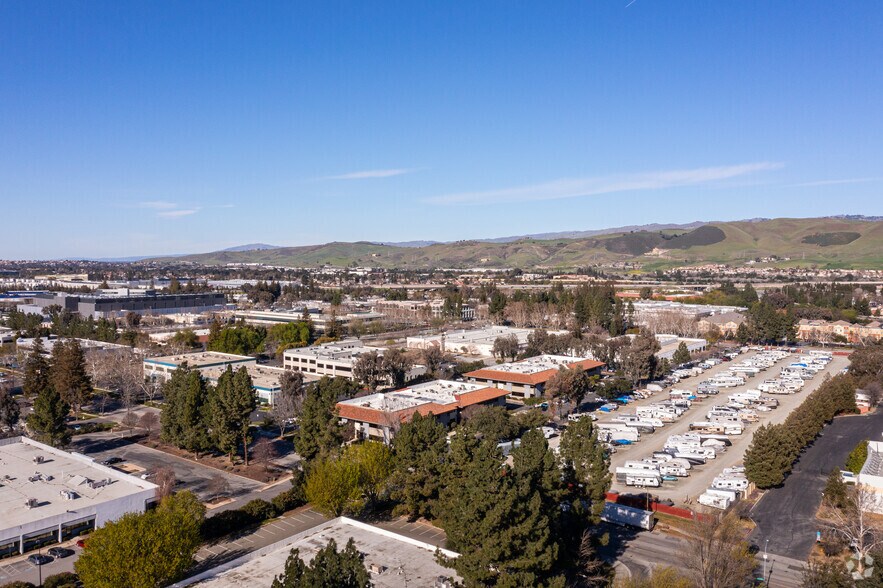 More Photos Of 6830 Via del Oro, San Jose Office For Lease
