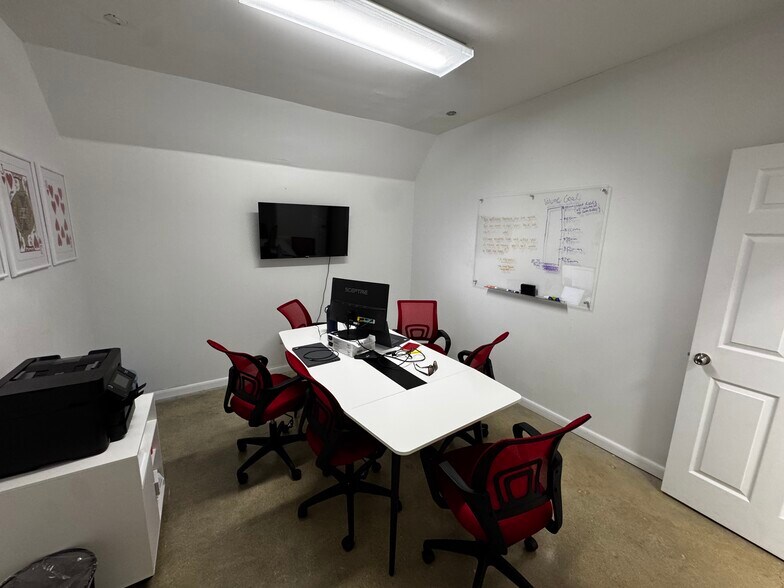 More Photos Of 375 NE 54th St, Miami Storefront For Lease