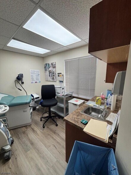 More Photos Of 188 Eagle Rock Ave, Roseland Office For Lease