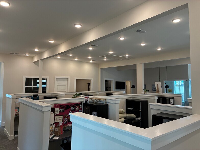 More Photos Of 981 S Cooper St, Memphis Freestanding For Sale