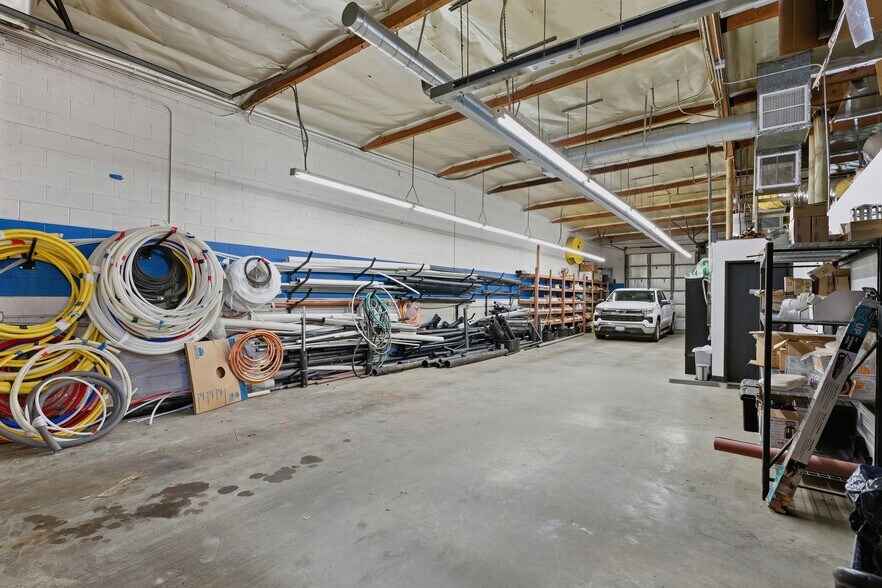 More Photos Of 18522 Gresham St, Northridge Warehouse For Sale