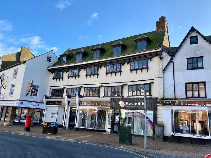 More Photos Of 11-11a & 11b Market Place Pl, Banbury General Retail For Sale