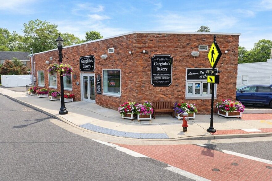 Primary Photo Of 503 Lake Ave, Saint James Freestanding For Sale