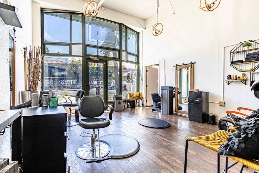 More Photos Of 147 Valencia St, San Francisco Apartments For Lease