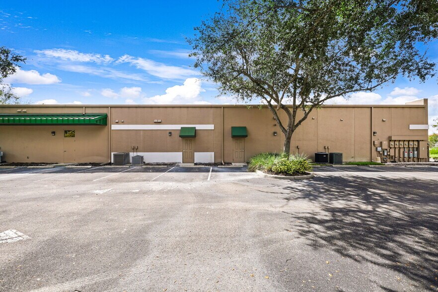 More Photos Of 8991 Daniels Center Dr, Fort Myers Medical For Sale