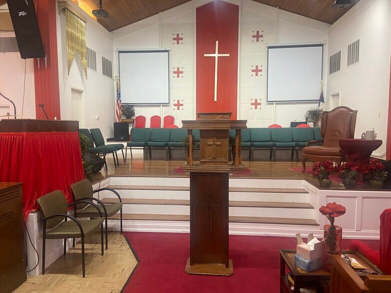More Photos Of 1570 Chambers Rd, Dellwood Religious Facility For Lease