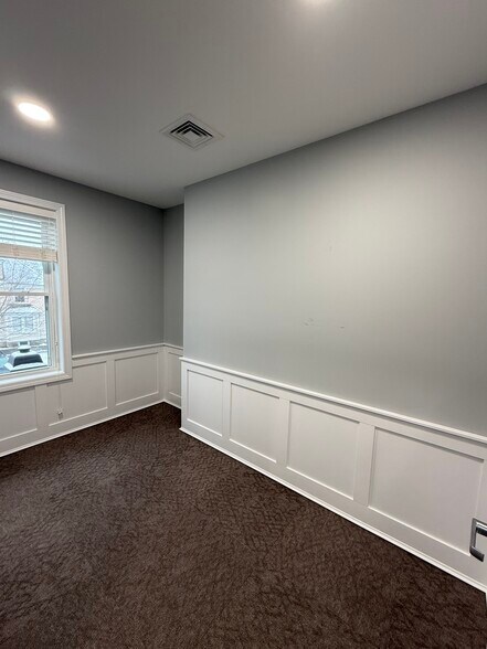 More Photos Of 437 Naubuc Ave, Glastonbury Office For Sale