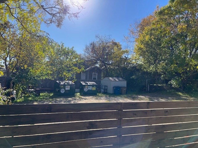 More Photos Of 1309 Rosewood Ave, Austin Restaurant For Lease