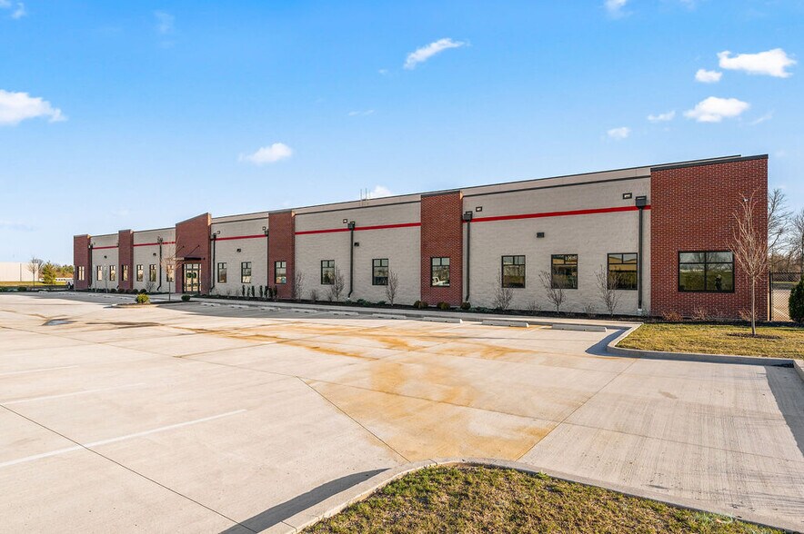 More Photos Of 4889 Alliance Dr, Mason Distribution For Sale