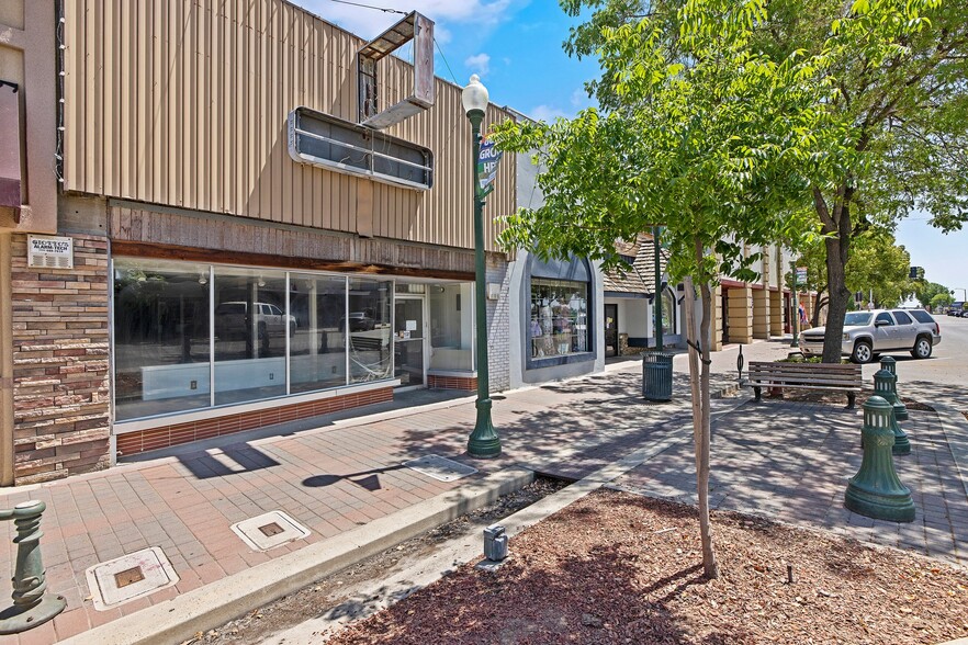 Primary Photo Of 220 S K St, Tulare General Retail For Lease