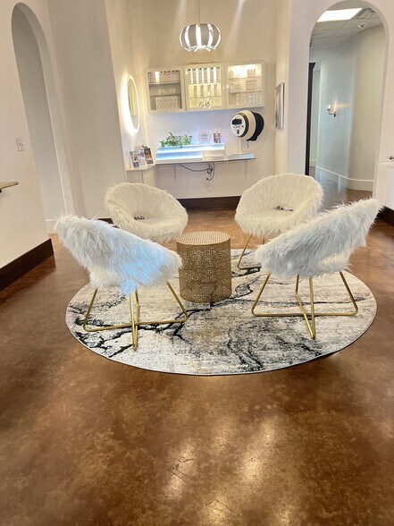 More Photos Of 300 Beardsley Ln, Austin Medical For Lease