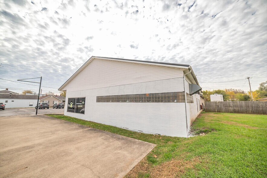 More Photos Of 145 Edison Ave, Circleville Sports And Entertainment For Sale