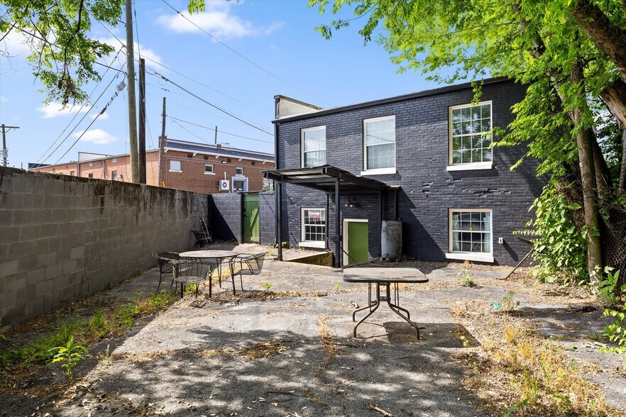 More Photos Of 525 Cherokee Blvd, Chattanooga Office For Lease