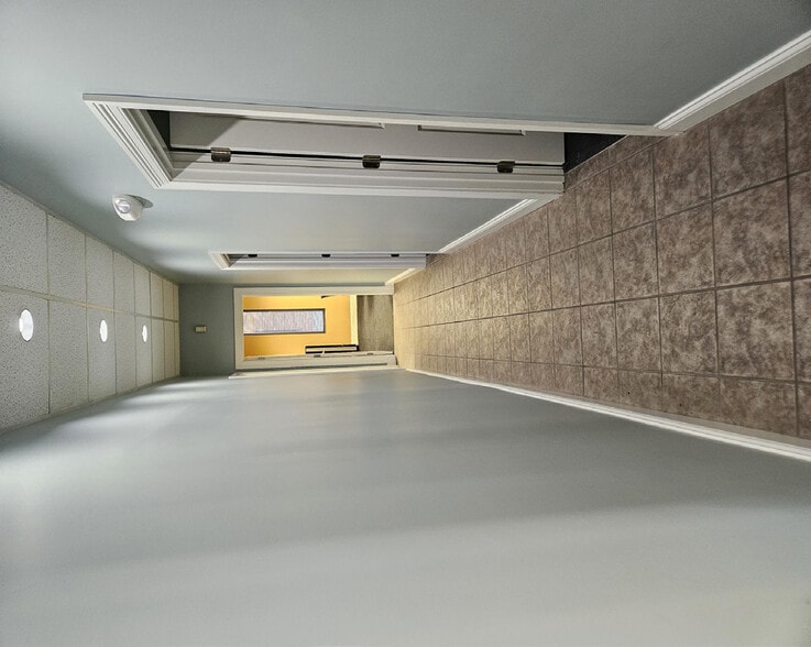 More Photos Of 10855 Indeco Dr, Cincinnati Office For Sale