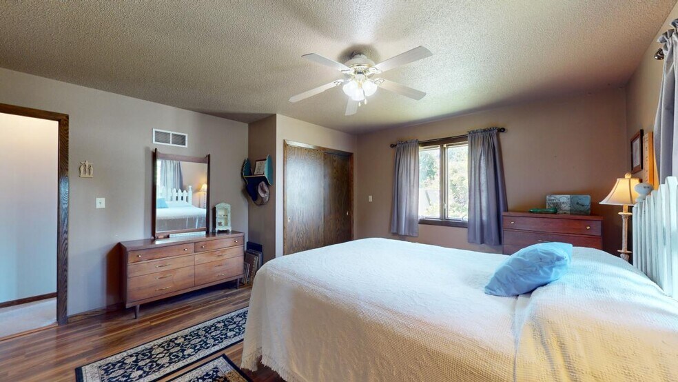 More Photos Of 17069 400th St, Leland Contractor Storage Yard For Sale