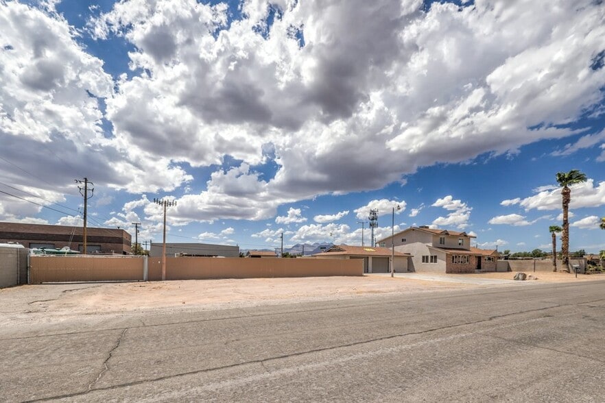 More Photos Of 3850 Leon Ave, Las Vegas Service For Sale
