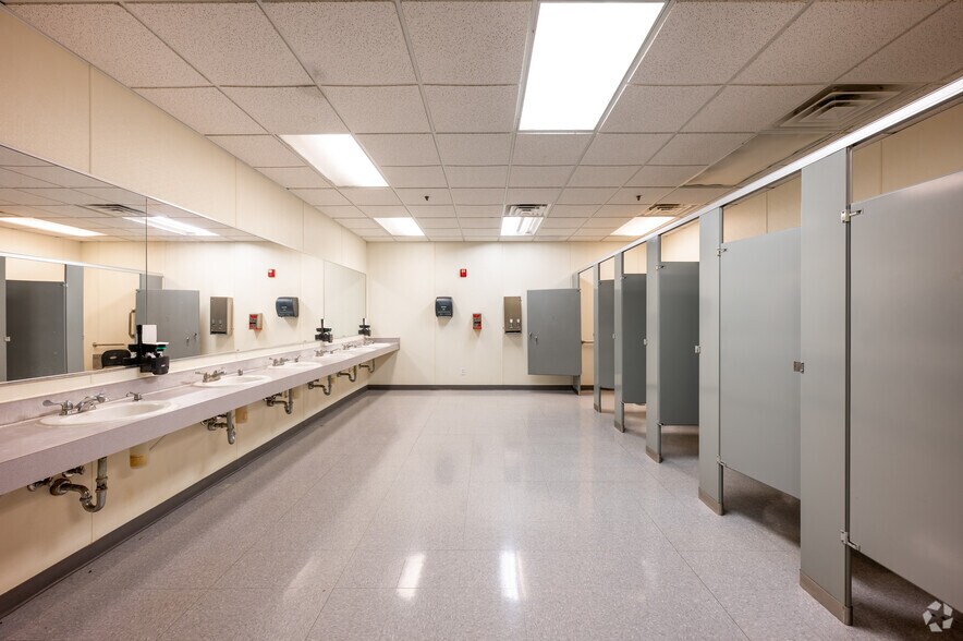 More Photos Of 9001 S Walnut St, Daleville Office For Sale