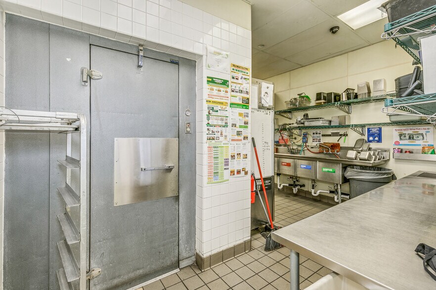 More Photos Of 449 7th St E, Saint Paul Storefront For Sale