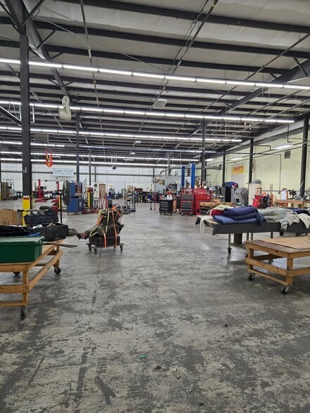 More Photos Of 261 Niagara-Carthage Rd, Carthage Warehouse For Lease