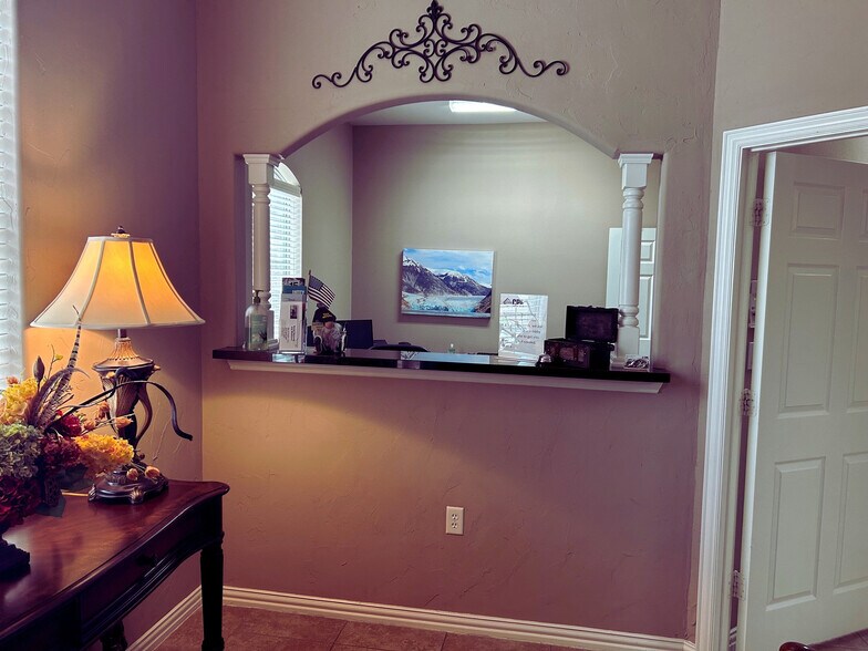 More Photos Of 935 W Glade Rd, Hurst Office For Sale