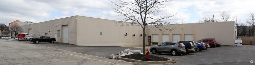More Photos Of 1925 S Moorland Rd, New Berlin Showroom For Sale
