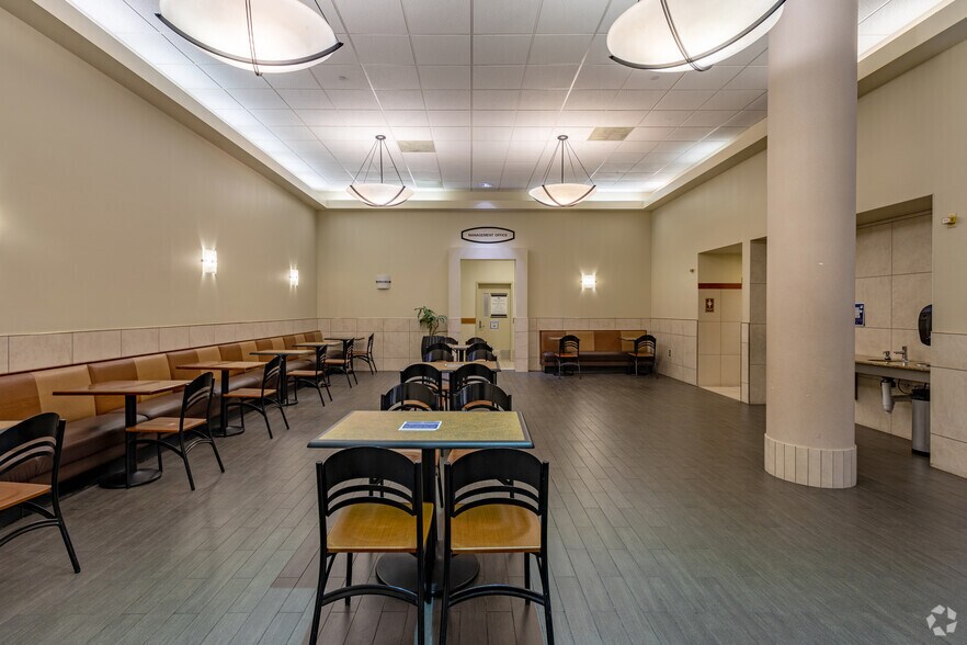 More Photos Of 1801 SW Wanamaker Rd, Topeka Unknown For Lease