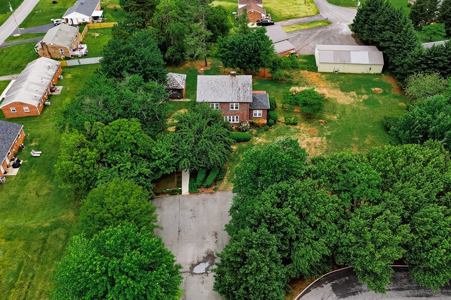More Photos Of 18697 Forest Rd, Lynchburg Office For Sale