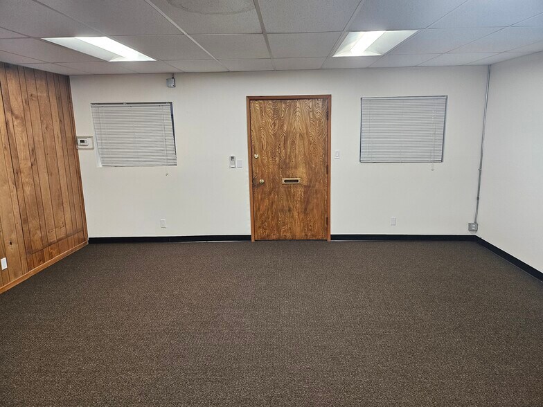 More Photos Of 15317 Paramount Blvd, Paramount Office For Lease