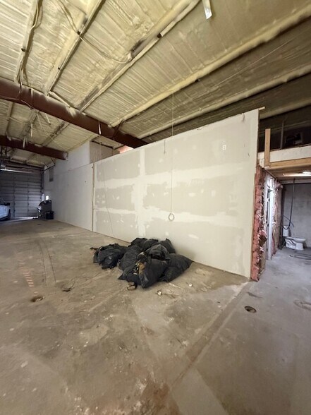 More Photos Of 5819 S Owasso Ave, Tulsa Warehouse For Lease