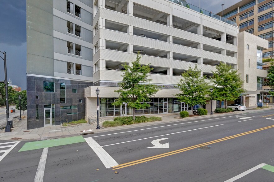 More Photos Of 106 W Washington St, Greenville General Retail For Lease