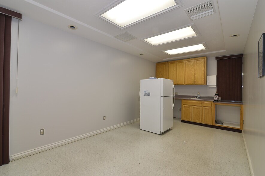 More Photos Of , Bakersfield Office For Sale