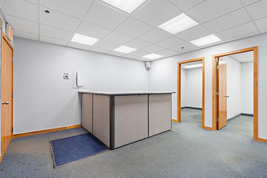 More Photos Of 323 Boston Post Rd, Sudbury Office For Lease