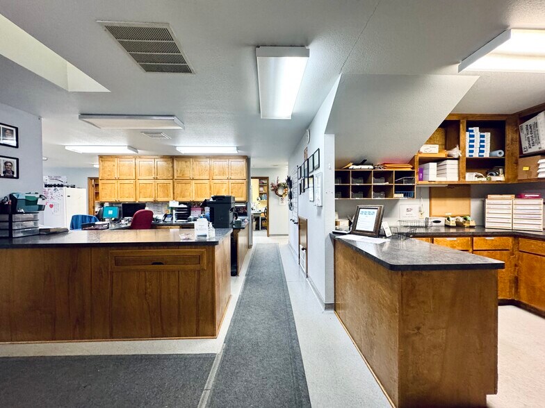 More Photos Of 2036 Railroad Ave, Redding Office For Sale