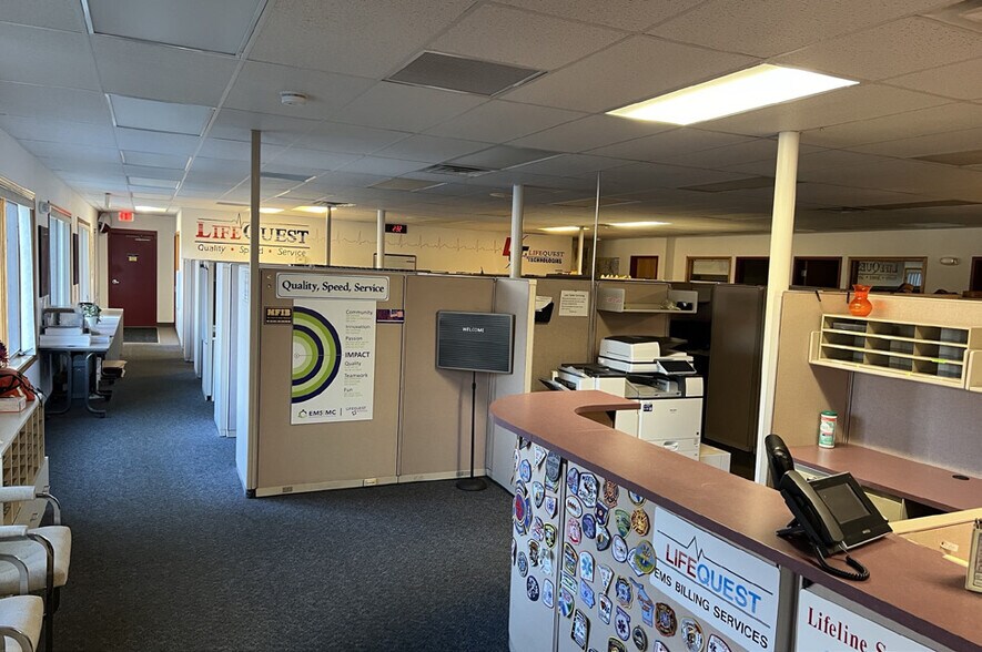 More Photos Of N2930 22 State Rd, Wautoma Office For Sale