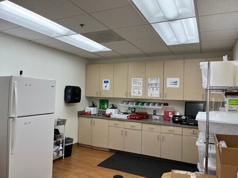 More Photos Of 1577 E Chevy Chase Dr, Glendale Medical For Lease