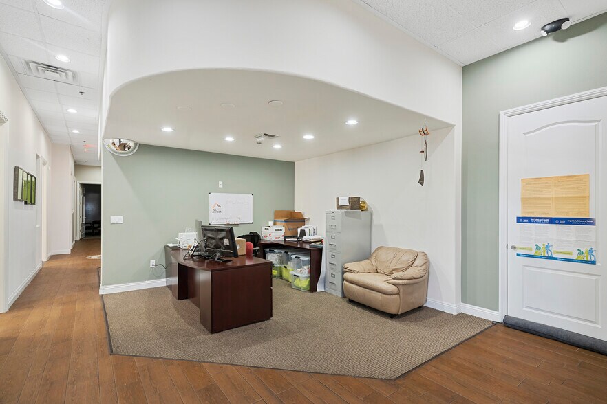 More Photos Of 3672-3674 N Rancho Dr, Las Vegas Medical For Sale