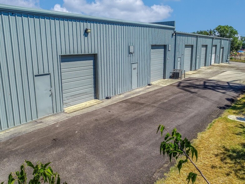 More Photos Of 6803-6831 Breeden Ave, San Antonio Light Manufacturing For Lease