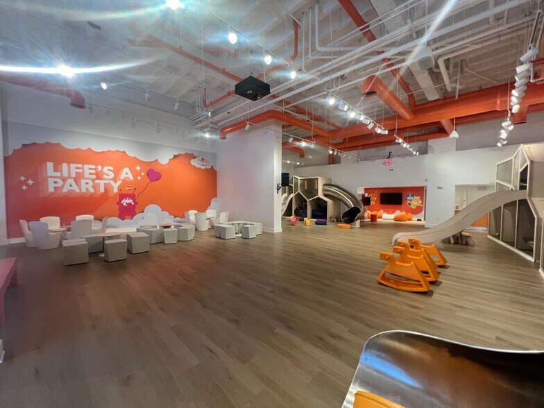 More Photos Of 8101 Biscayne Blvd, Miami Office For Sale