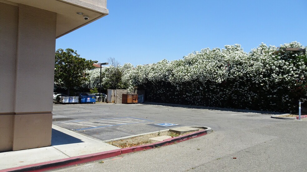 More Photos Of 1366 S Winchester Blvd, San Jose Freestanding For Lease