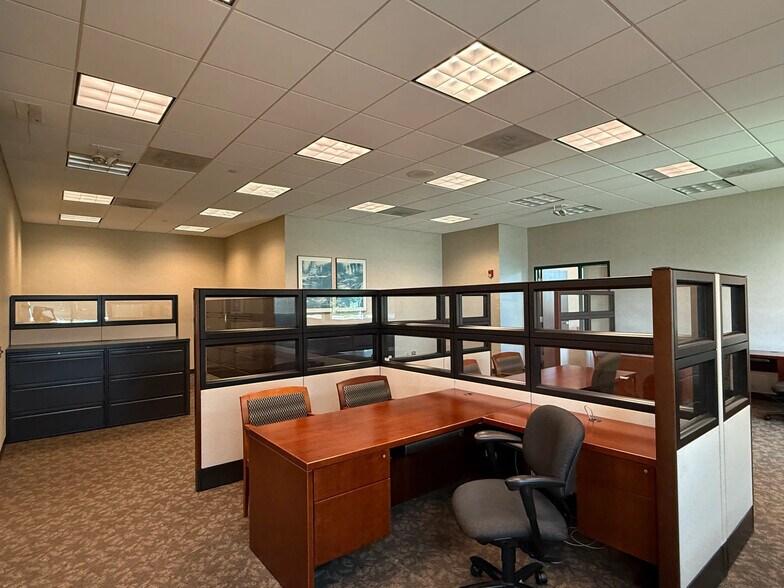 More Photos Of 1978 W Wilson St, Batavia Bank For Lease