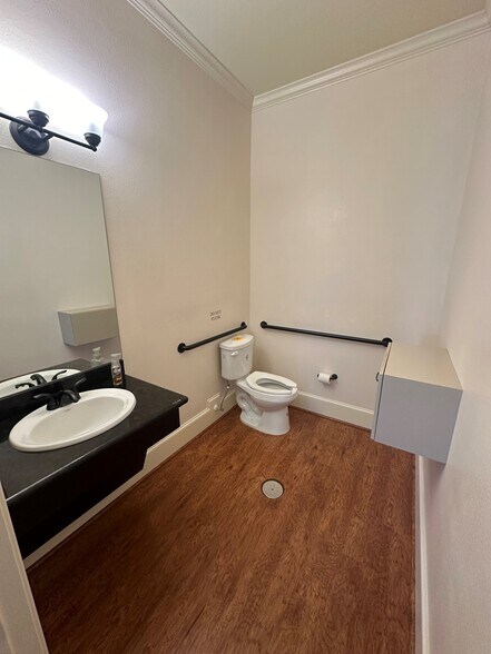 More Photos Of 256 Ed English Dr, Shenandoah Medical For Sale