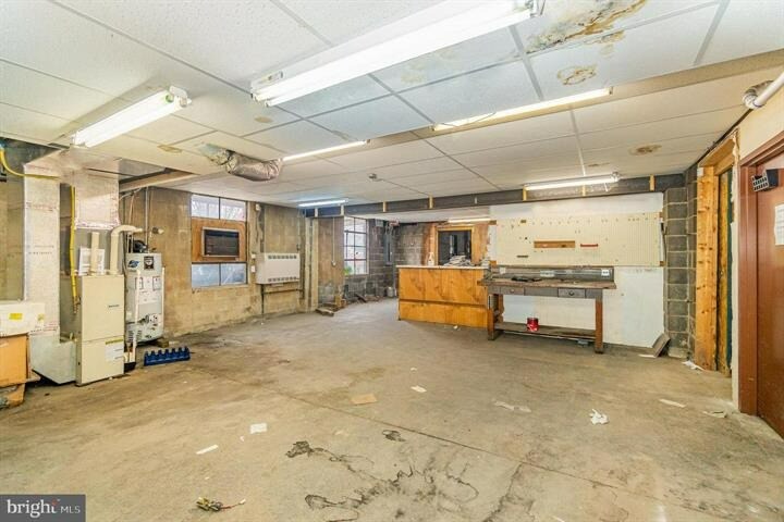 More Photos Of 122 Beech St, Carlisle Light Distribution For Lease
