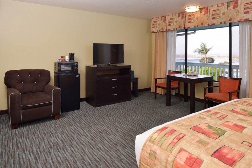 More Photos Of 225 Harbor St, Morro Bay Hotel For Sale