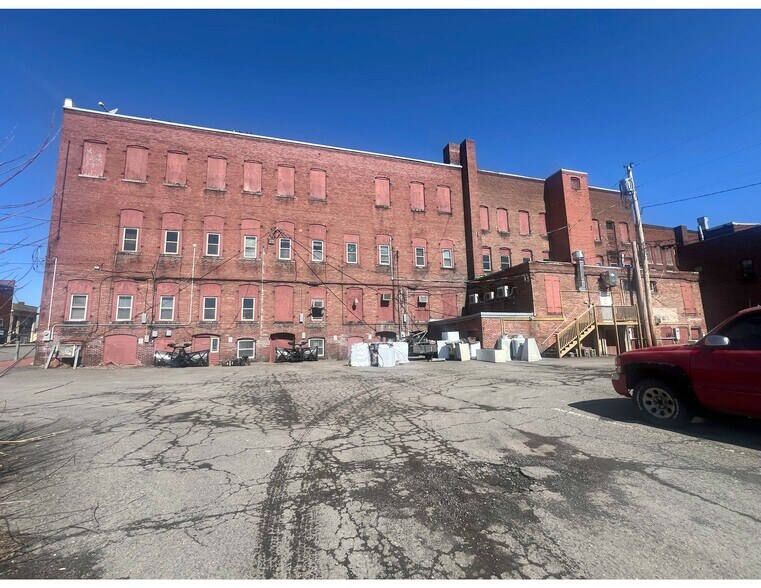 More Photos Of 15 Market Sq, Houlton Flex For Sale