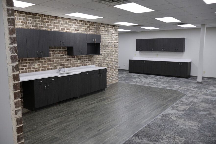 More Photos Of 5345 Oakbrook Pky, Norcross Industrial For Sale