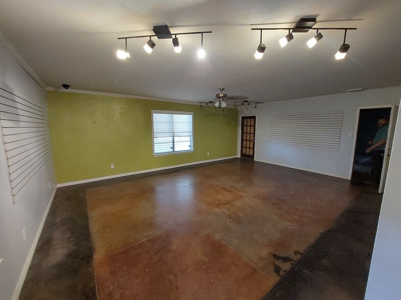 More Photos Of 15210 Northwest Blvd, Corpus Christi Office Residential For Sale