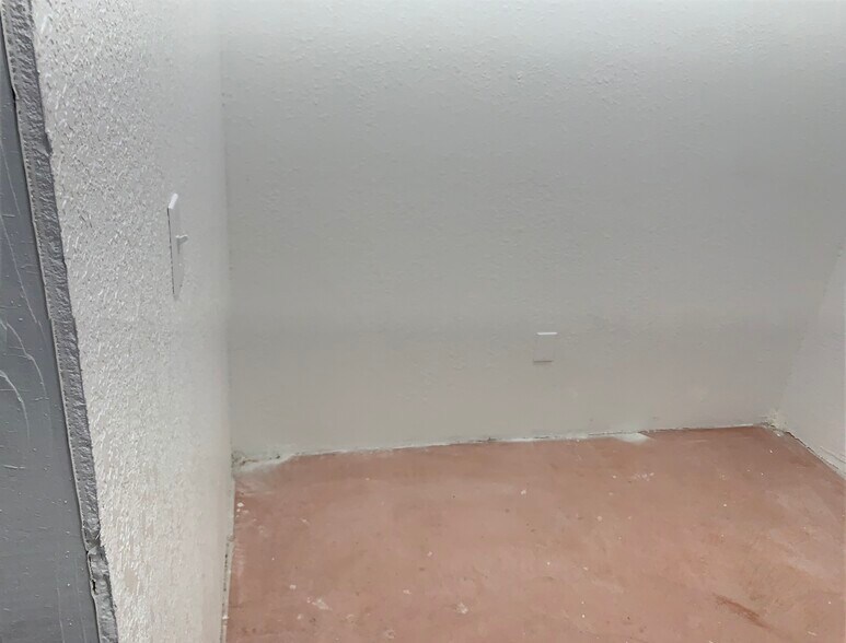 More Photos Of 1018 Union, Selma Storefront Retail Residential For Sale