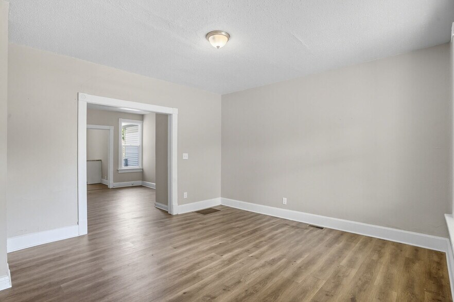 More Photos Of 1604 W 9th St, Davenport Multifamily For Sale