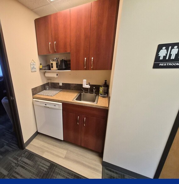More Photos Of 2250 NW Flanders St, Portland Medical For Lease